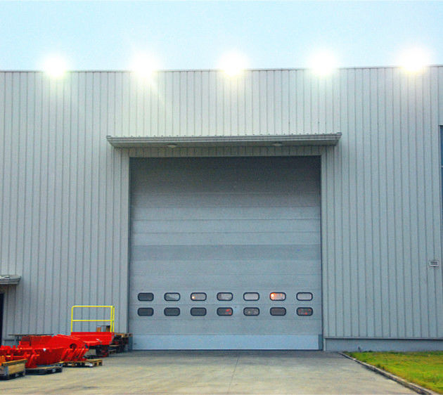 Sans risque taille de portes aériennes sectionnelles industrielles de portes de garage grande