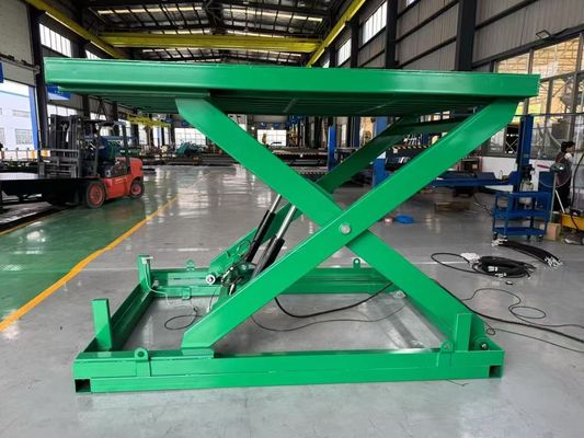 Plateforme hydraulique de levage à ciseaux réglable pour charges lourdes conçue pour assurer la stabilité de la charge